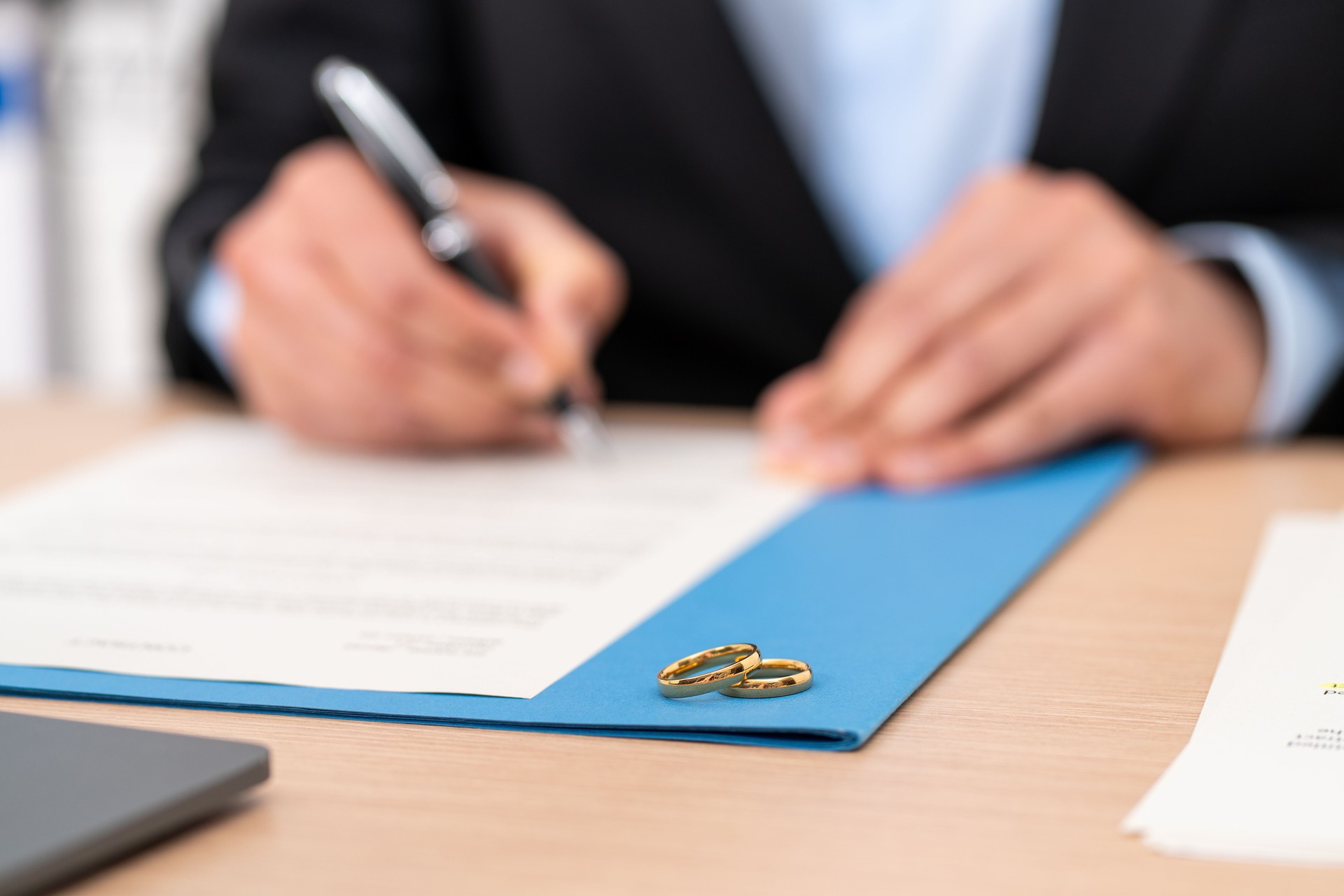 Man signing a divorce form